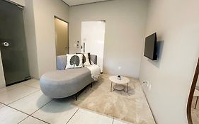 Casa 01 - Casa com 2 quartos, próximo a rodoviária e aeroporto